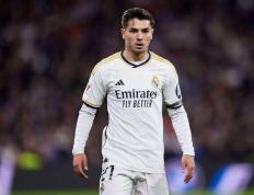 世界杯竞彩-英超冬季转会窗口最新动态解析：热刺盯上皇马边锋，曼联关注米堡新星