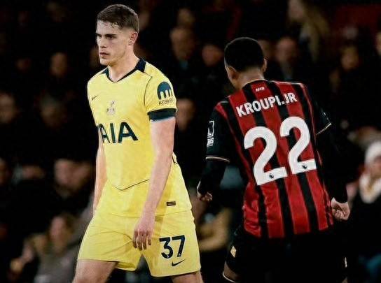 worldcup-冷门夜！随着曼城1-1，维拉不胜，英超积分榜出炉：阿森纳收大礼