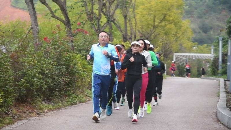 FIFA世界杯-贵州罗甸：冬季运动热情高涨 篮球羽毛球器材消费升温