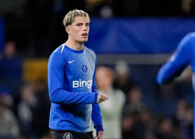 世界杯规则-英超“假摔王”加纳乔:裁判的争议与未来的挑战