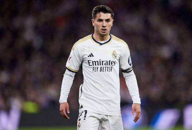 世界杯预测-英超冬季转会窗最新动态：热刺锁定皇马边锋，曼联紧盯米堡潜力新星